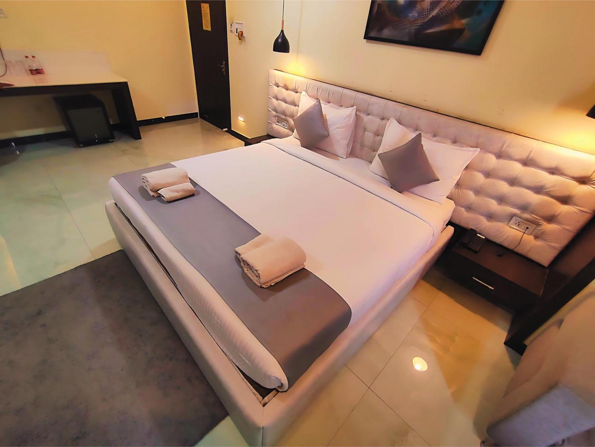 Hotel Papilio Māldah 外观 照片