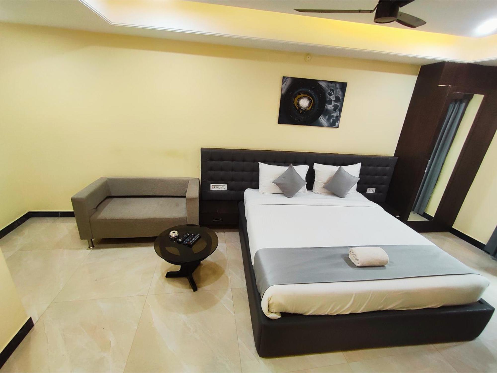Hotel Papilio Māldah 外观 照片